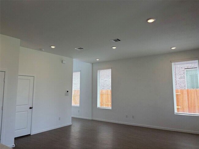 Building Photo - 6307 Serenity View Ln