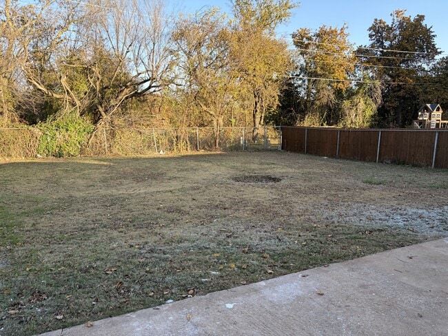 Building Photo - 272 Echo Ln