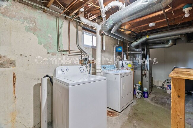 Building Photo - 8028 Wynwood Dr