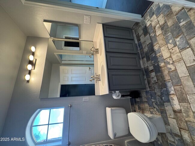 Building Photo - 3201 E Desert Flower Ln