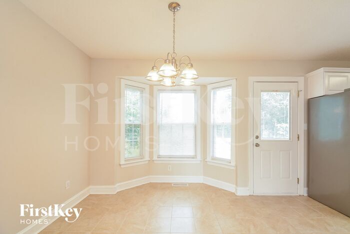 Building Photo - 118 S Ridge Dr