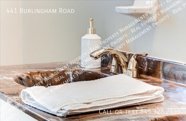 Building Photo - 441 Burlingham Rd