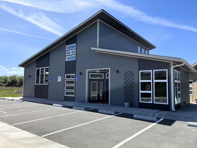 Building Photo - Built In 2021 - High End 2/2 Home With Full Access To Onsite Recreation Center With Pool!