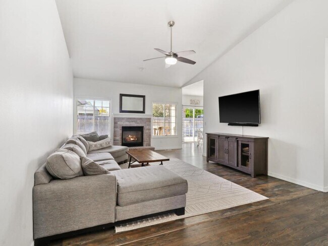 Building Photo - 695 W Riodosa Dr