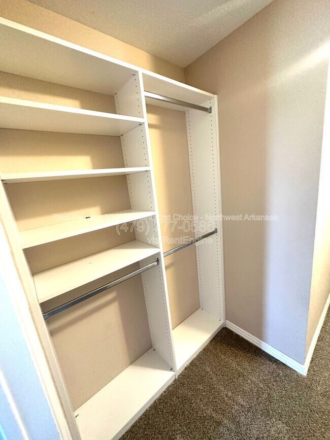 Building Photo - 3705 SW Hansom Loop