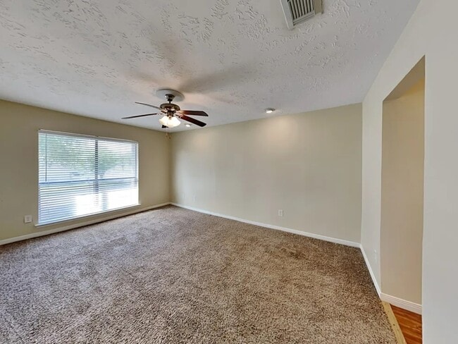 Building Photo - 3227 Mesquite Dr