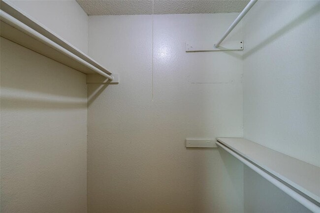 Building Photo - 3458 Willowrun Dr