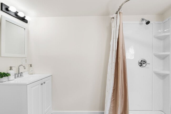Building Photo - Sunny and Charming Boulder Creek Retreat -...