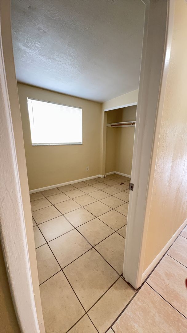 Building Photo - 3 Bedroom 1.5 Bathroom Home For Rent -Corner lot / Fenced