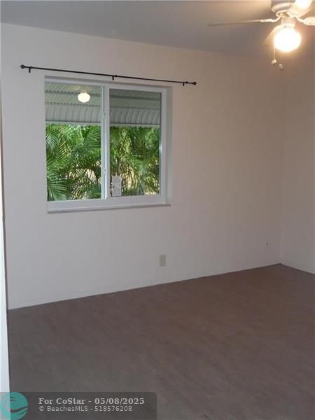 Building Photo - 420 NE 22nd Ave