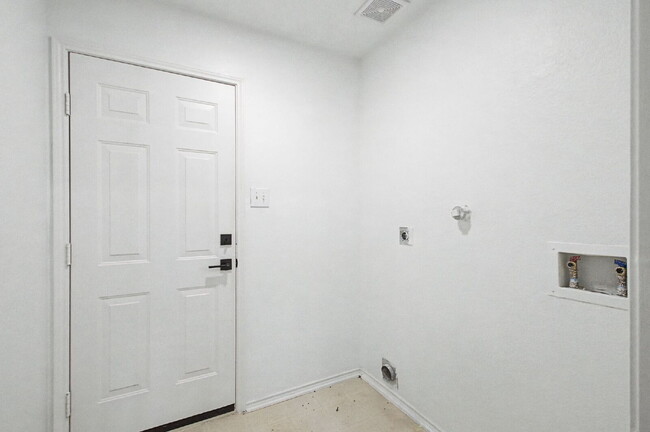 Building Photo - McKinney 4/3 with Pool