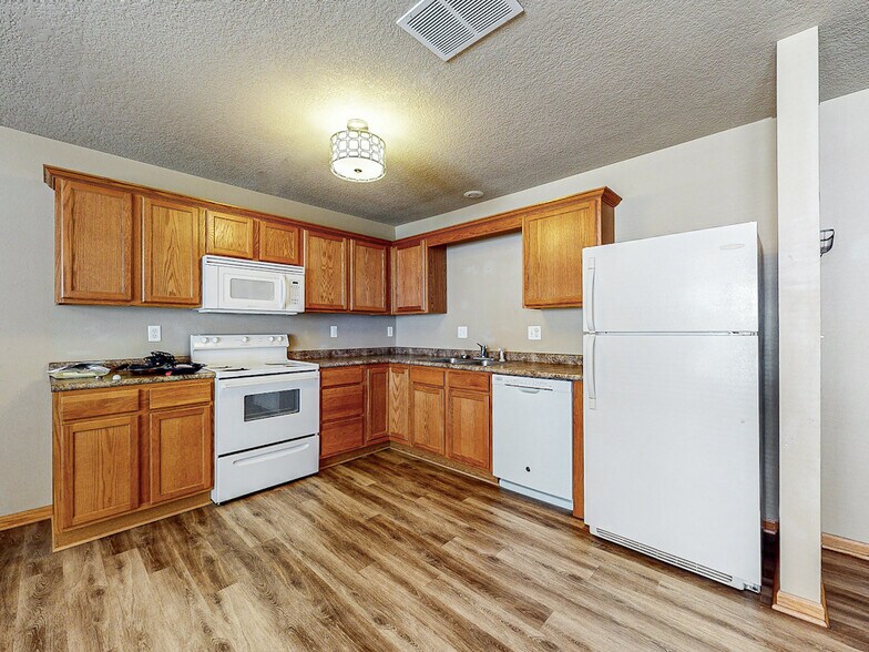 Kitchen - 385 NE Sandalwood