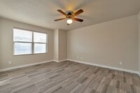 Building Photo - Amazing 2 Bed - 2.5 Bath Townhome in West Haven! Available NOW!