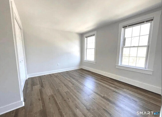 Building Photo - 30 Anthony St