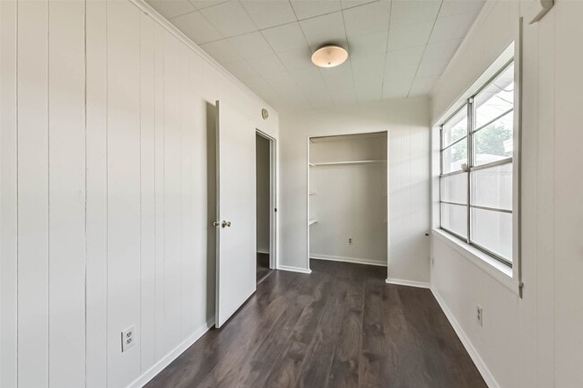Building Photo - 1124 Helen Dr