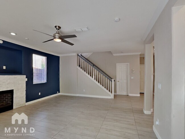 Building Photo - 5325 Dunlay Dr