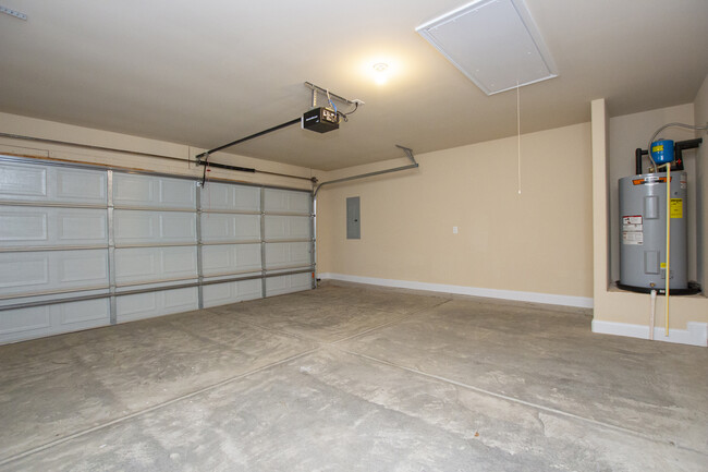 Building Photo - Half off first month rent move in special!...