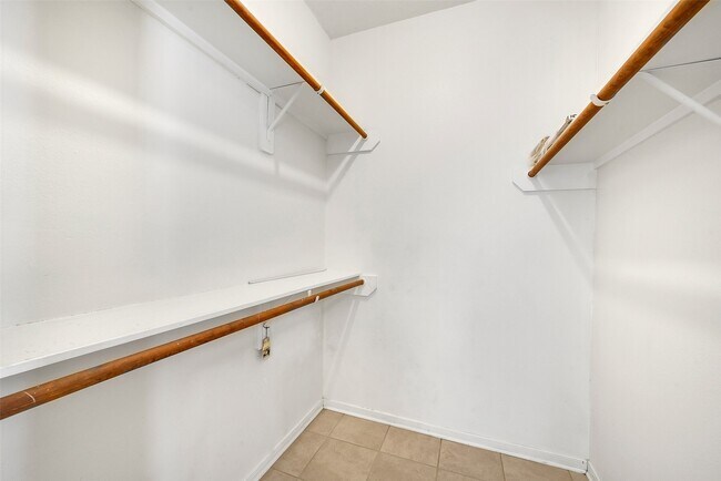 Building Photo - 1102 Grassy View Dr
