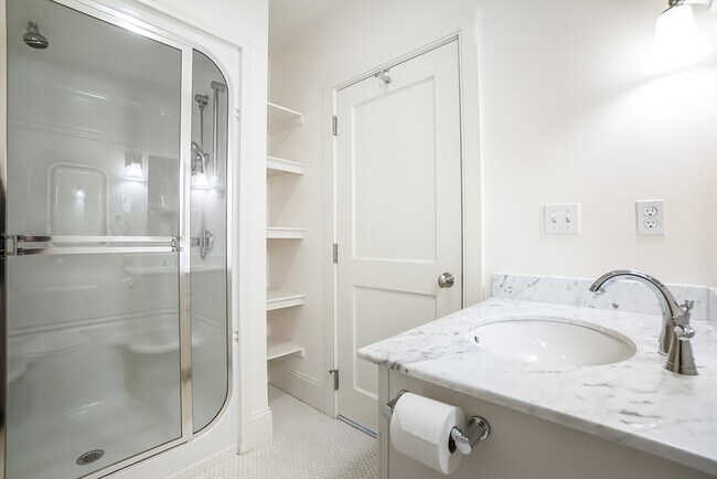 Building Photo - 116-128-128 Rantoul St