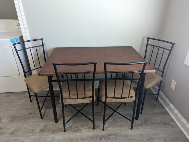 Building Photo - Room in House on Priory Ct