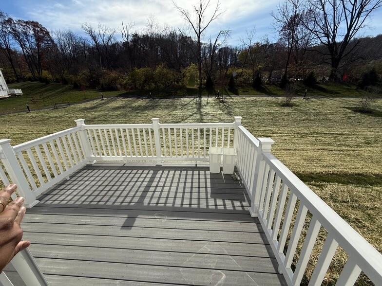 Deck with Privacy - no houses in back - 3 Shamrock Cir