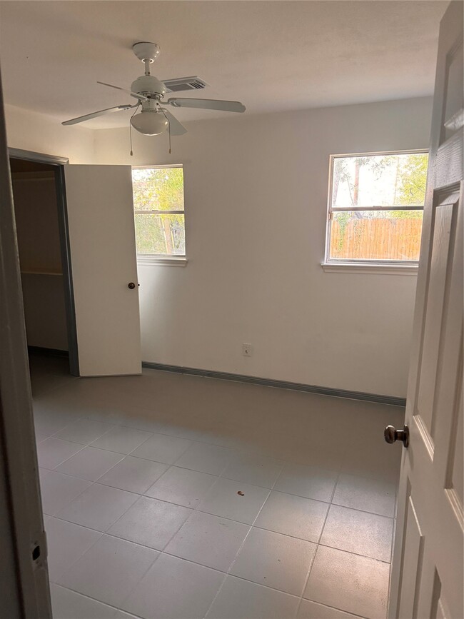 Building Photo - 604 Briarclift Ln