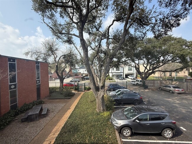 Building Photo - 1112 Lawrence St