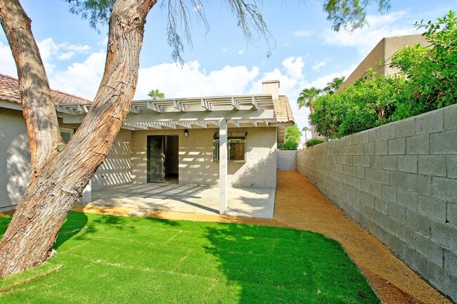 Building Photo - 78615 Bottlebrush Dr