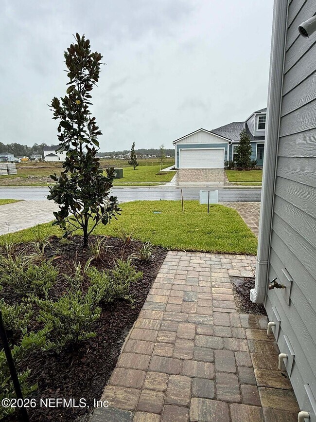 Building Photo - 403 Woods Ln