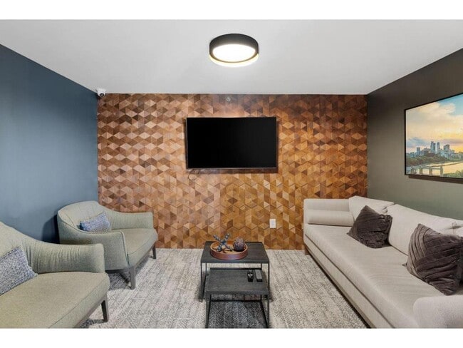 Building Photo - 433 S 7th St