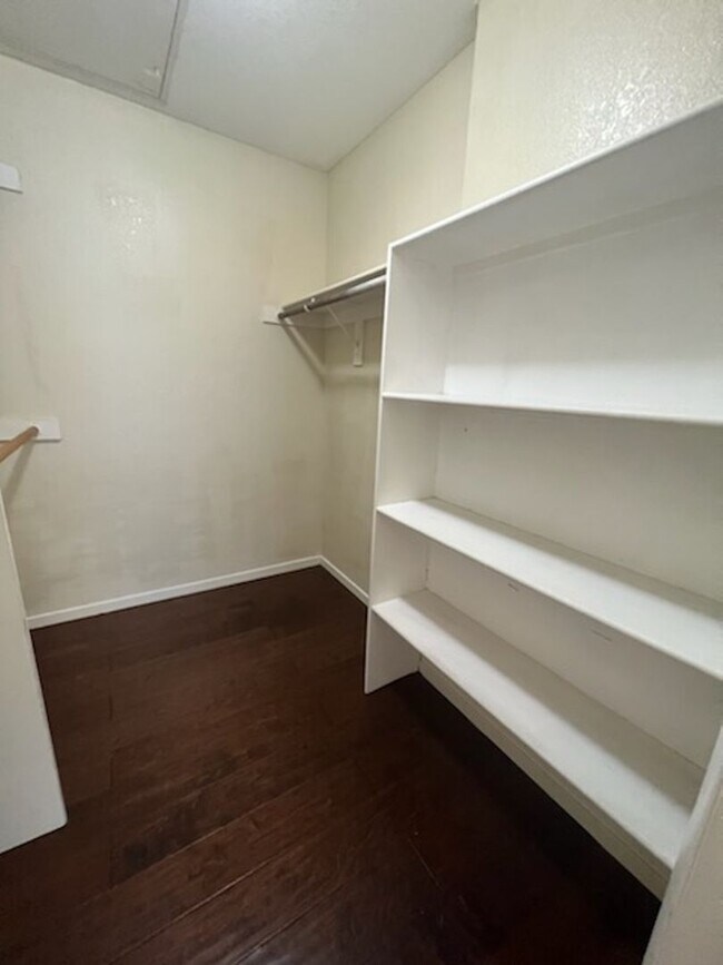 Building Photo - 1 Bedroom Condo Located in Canyon Willow!!