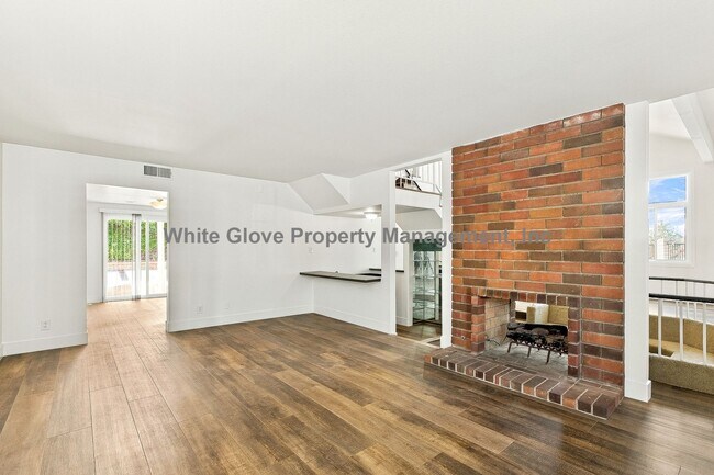 Building Photo - 265 S Via Montanera