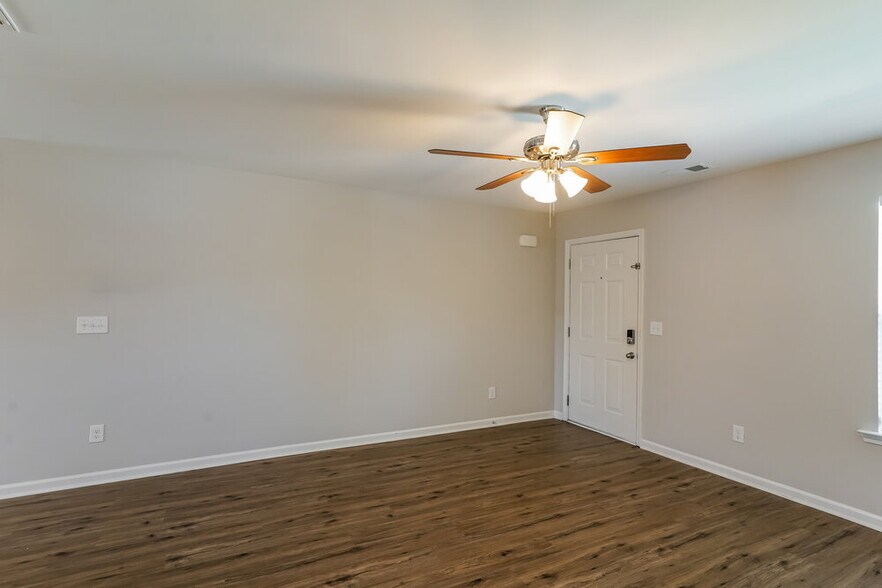 Building Photo - 408 Bronson Dr
