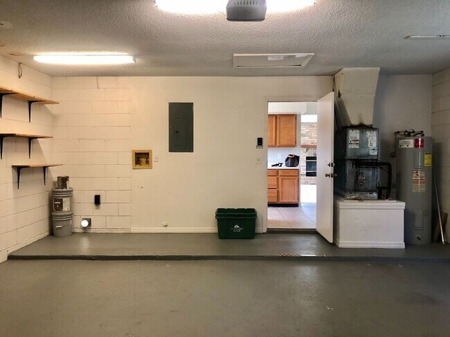 Building Photo - GREAT 3/2 HOME IN OVIEDO STILLWATER SUBDIVISION