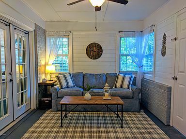 Building Photo - 710 Ribaut Rd