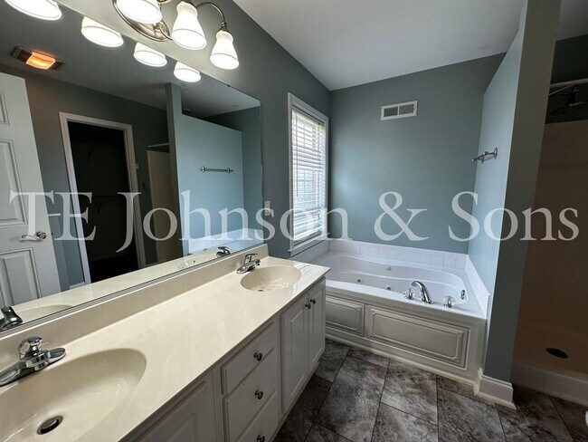 Building Photo - 1142 Folkstone Ridge Ln