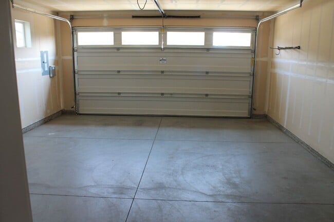 Building Photo - Southeast Boise Rental - Close to Micron