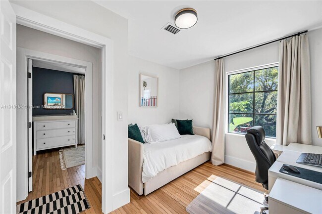 Building Photo - 1951 SW 23rd St