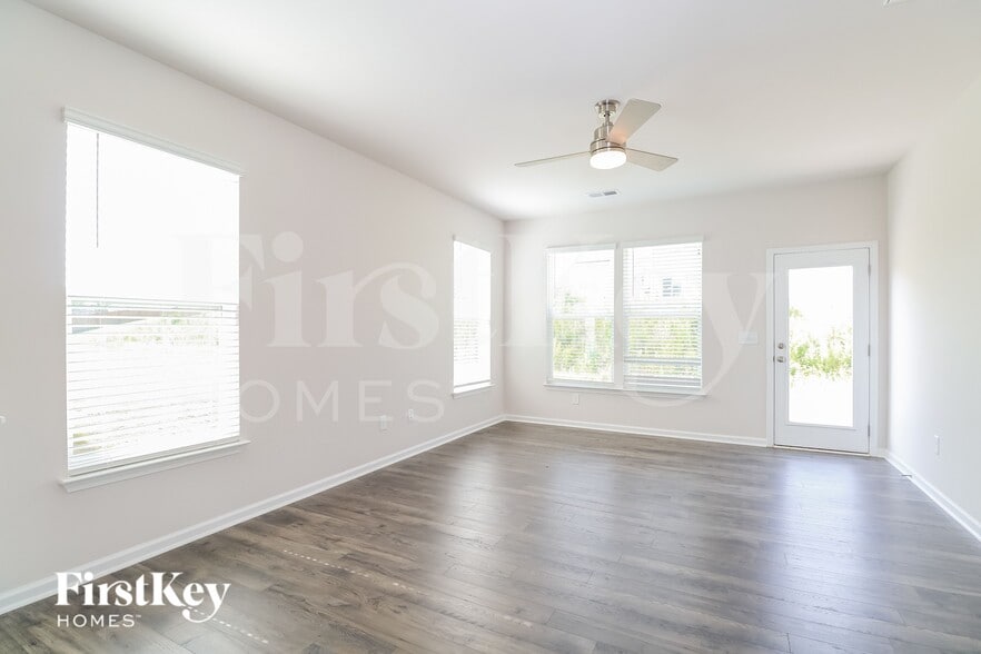 Building Photo - 627 Goldburn Wy