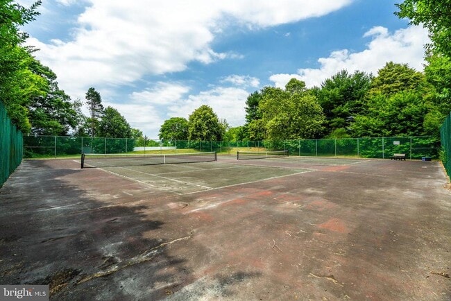 Building Photo - 1602 Hawthorne Ct