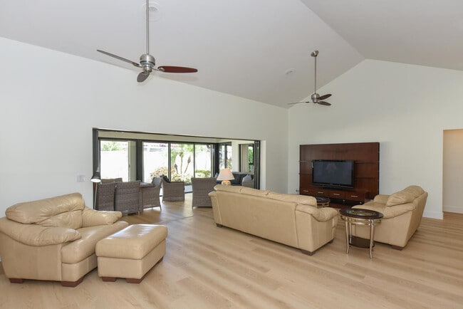 Building Photo - 1469 Vía Privada