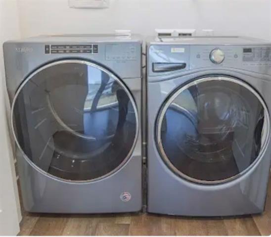 Building Photo - 1700 Cedar Springs Rd