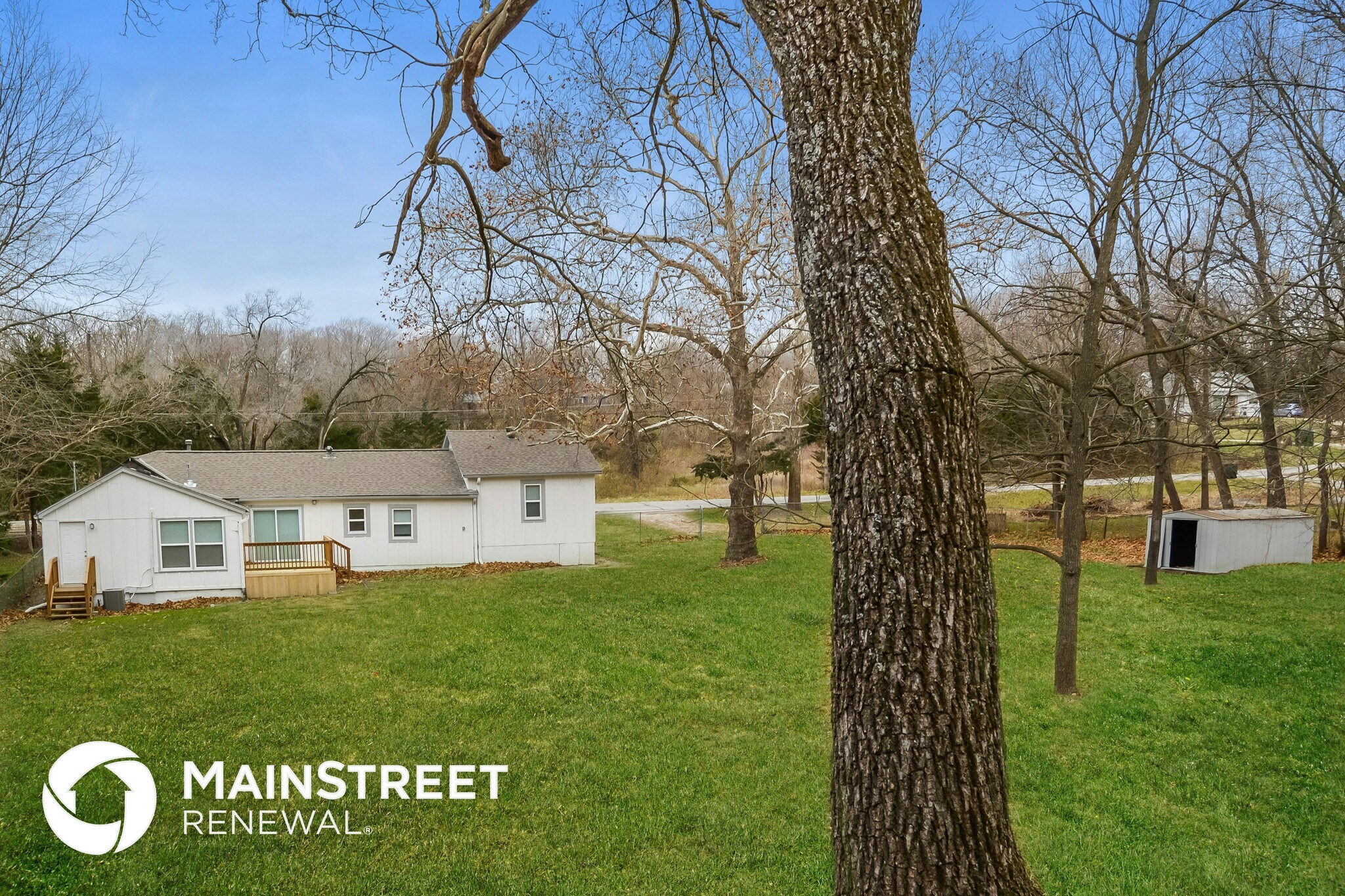 Building Photo - 7411 NW Oak Dr