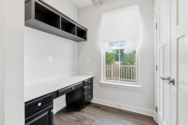 Building Photo - 5714 Richmanor Terrace