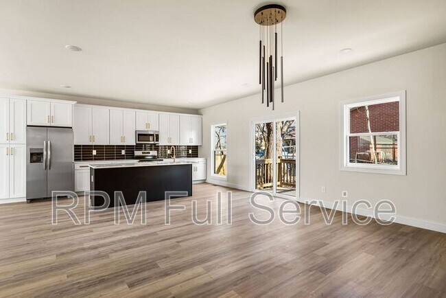 Building Photo - 2134 25th Ave N