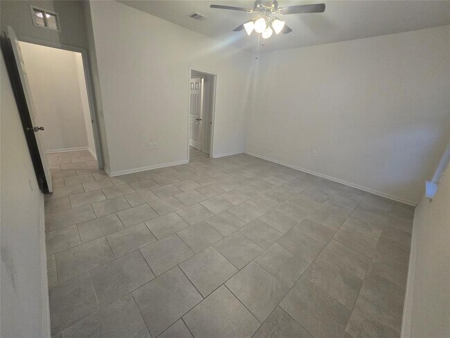Building Photo - 520 Falkland Trace