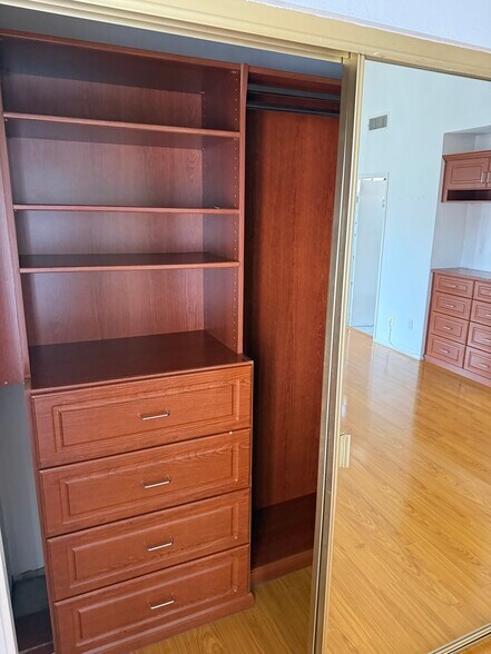 closet space - 6031 Lindley Ave