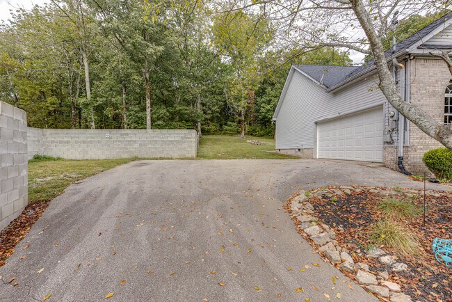 Building Photo - 1283 Cliff Amos Rd