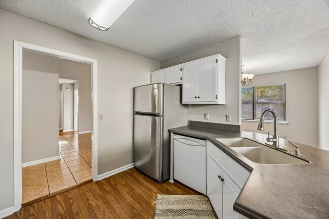 Building Photo - 132 Woodvalley Ct