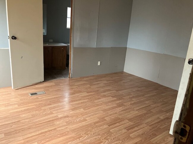 Building Photo - 2 BR 2 Bath 1,040 sq ft singlewide mobile ...